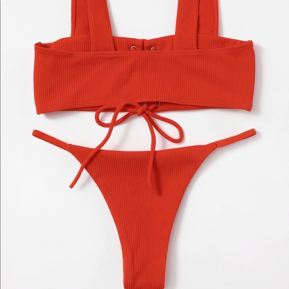 Red bikini - Picture 4 of 6